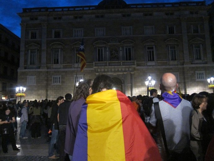 1.500 Personas Se Concentran En Plaza Sant Jaume Por La República Catalana