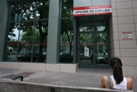 Economía/Paro.- El gasto en prestaciones por desempleo baja un 18,7% en abril y la cobertura cae al 57,9%