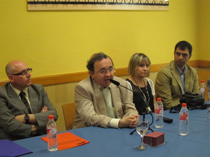 José Orihuela con parte de su equipo