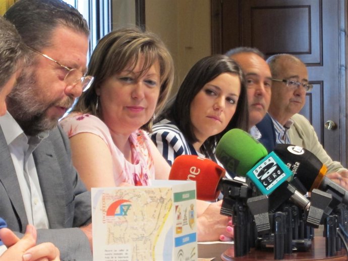 (Desde Izda.) Sánchez Villaverde, Córdoba Y Soriano En La Rueda De Prensa