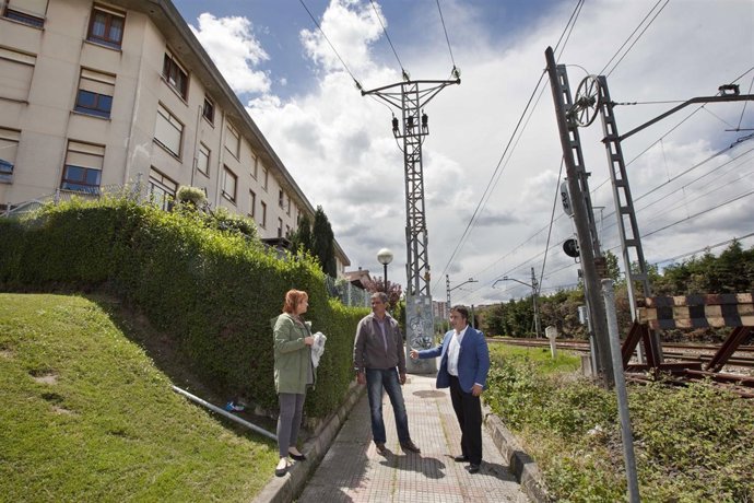 Retirada tendido eléctrico de la calle Alday de Maliaño