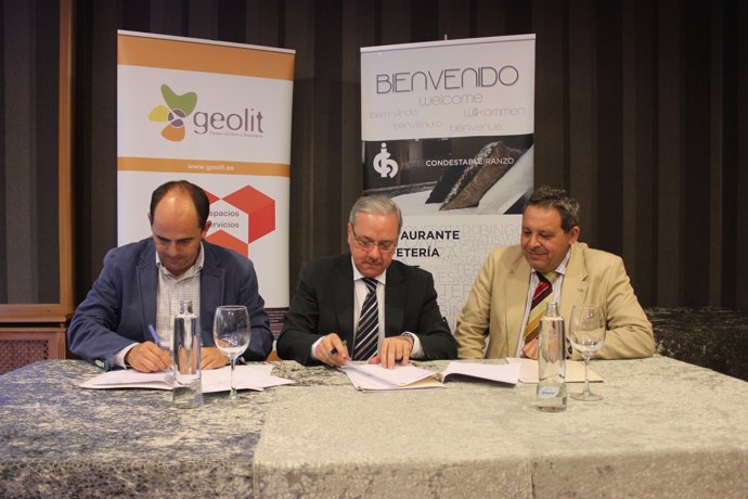 Firma de convenio de colaboración entre Geolit y hotelesdejaen.Es