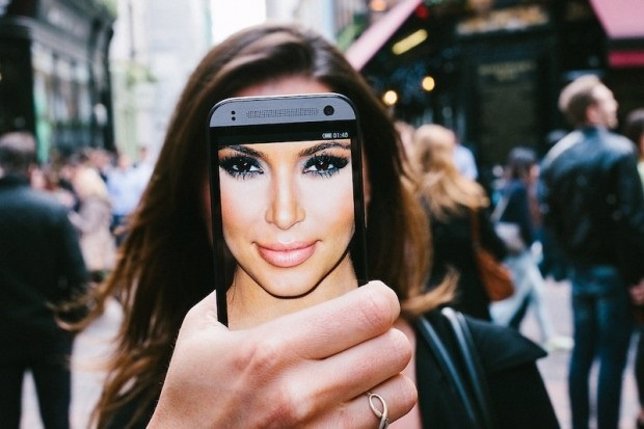 Kim Kardashian en una Phonie