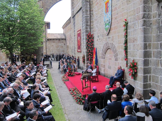 Los Príncipes de Asturias en la entrega del Premio en el Monasterio de Leyre
