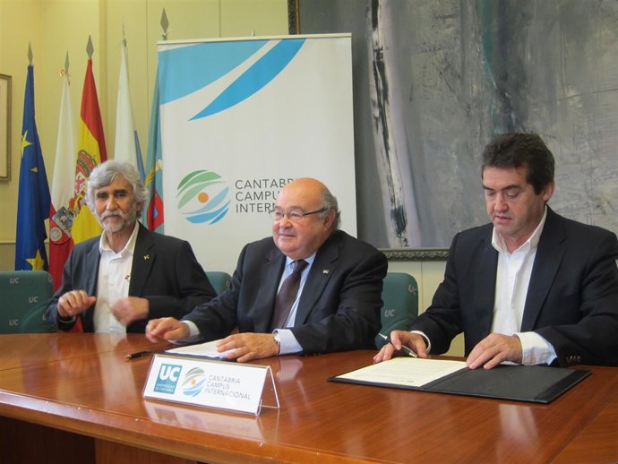 Firma del convenio para cesión de espacios de la UC al Mundial