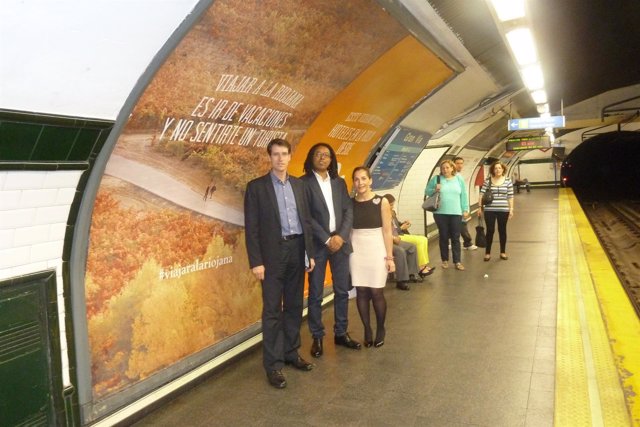 Capellán promociona La Rioja en el metro de Madrid