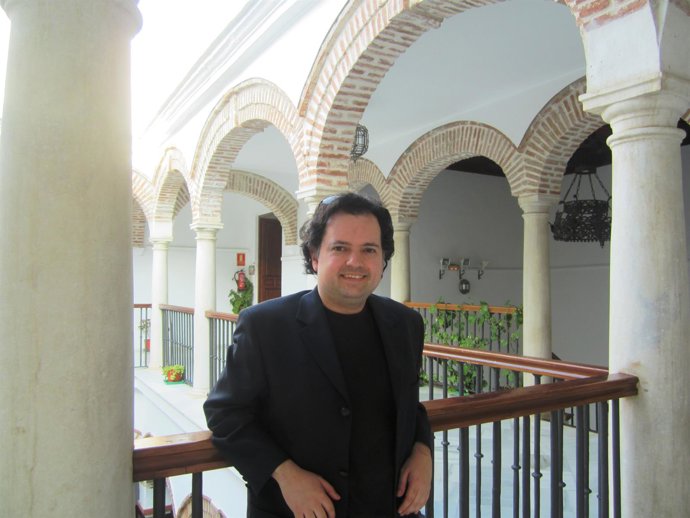 El escritor malagueño Enrique Ballesteros