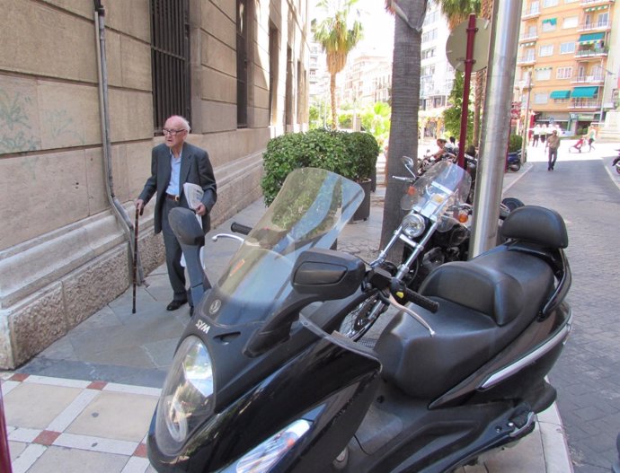 Aparcamiento de motos en calle Cronista Cazabán de Jaén