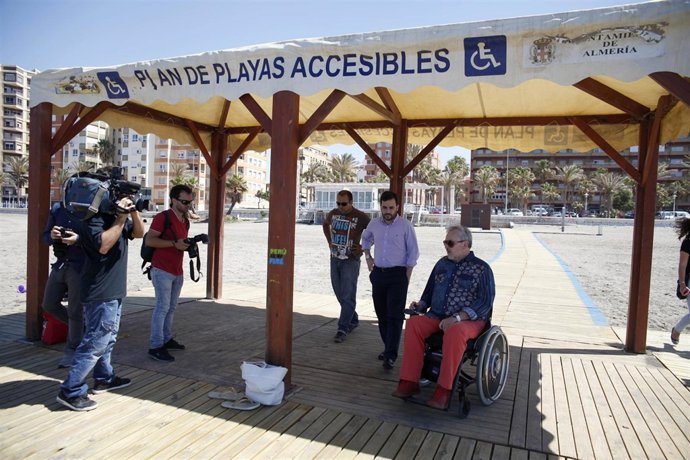 Sánchez junto al presidente de Verdiblanca visita las nuevas instalaciones
