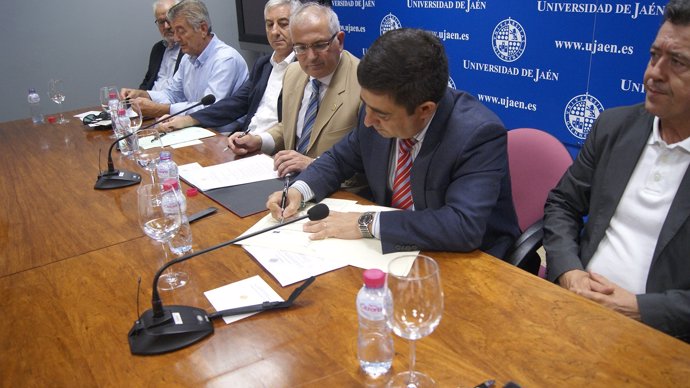 Acto de firma de la 'Carta de Jaén' para crear la Ruta de los Fenicios en España