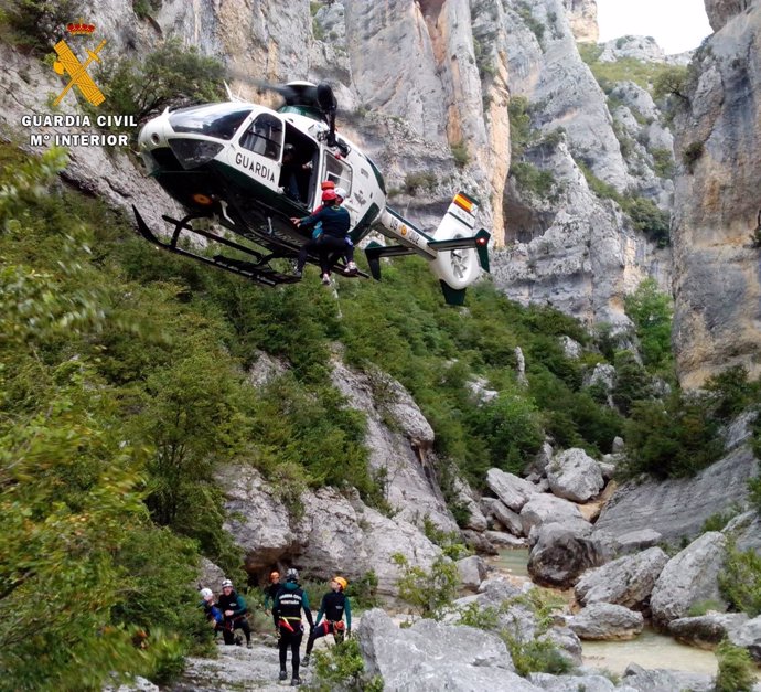 Rescate en el barranco de Mascún (Huesca) con un helicóptero de la Guardia Civil