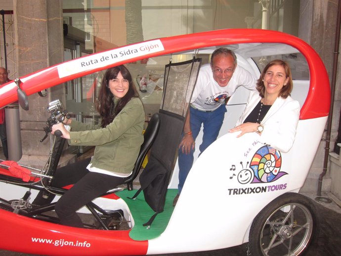 Presentacion triciclos trixixon (Ana Braña, Teresa Sánchez y Rufino Díaz)
