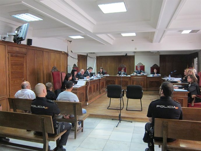 Los tres atracadores en el banquillo de los acusados este miércoles