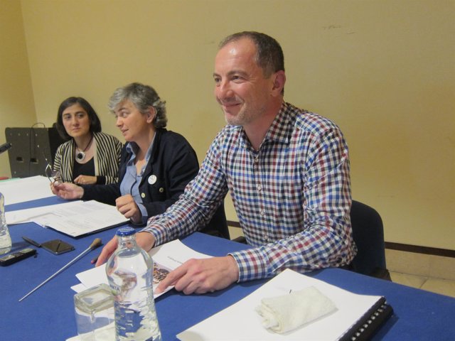 Por la izquierda, Ana Mateo, González y Milanov, en la rueda de prensa. 