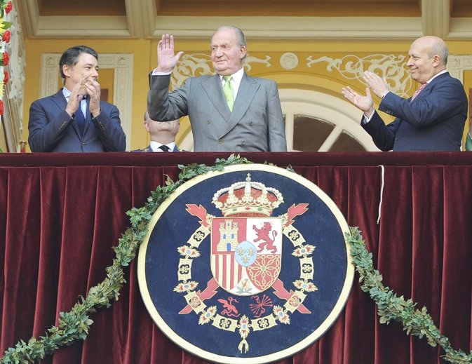 Rey Juan Carlos ovacionado en Las Ventas su última corrida de toros como rey
