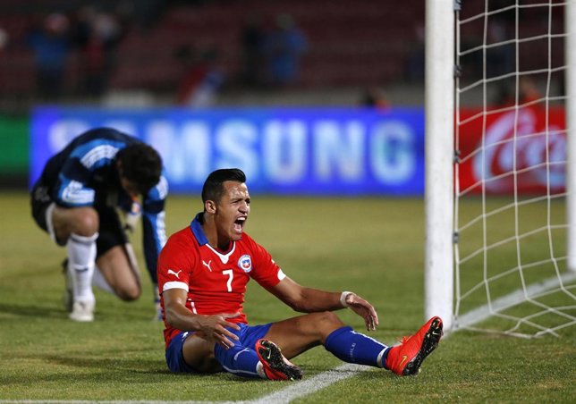 Alexis y Vargas salvan a Chile de las dudas ante Egipto