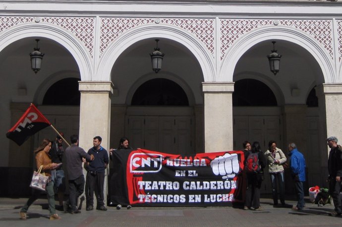 Una de las concentraciones de trabajadores a las puertas del Calderón