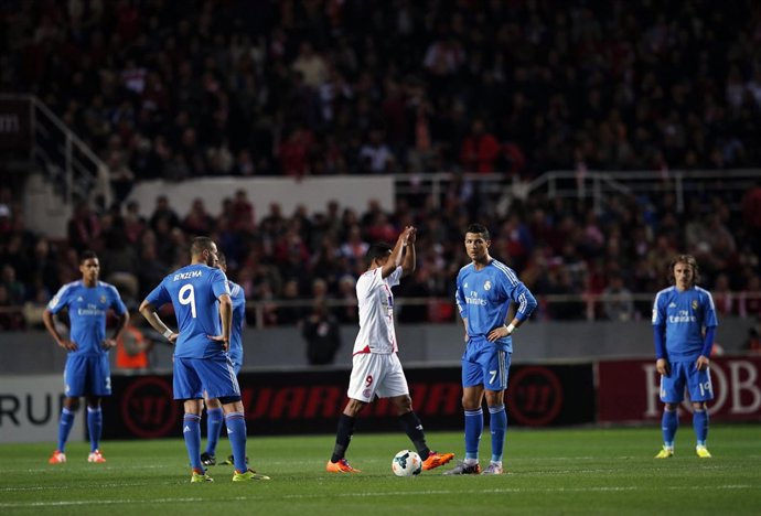 El Madrid se entierra en el Pizjuán