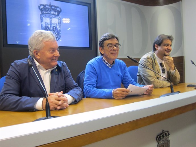Por la izquierda, Huerta, Ramos y Suárez, en rueda de prensa. 