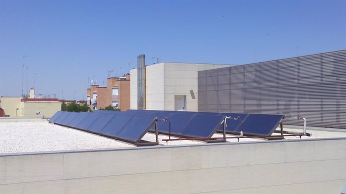 Paneles solares en el Hospital de Utrera