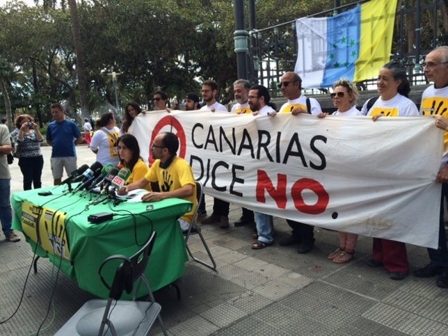 Noelia y Luis Sánchez en una rueda de prensa contra las prospecciones