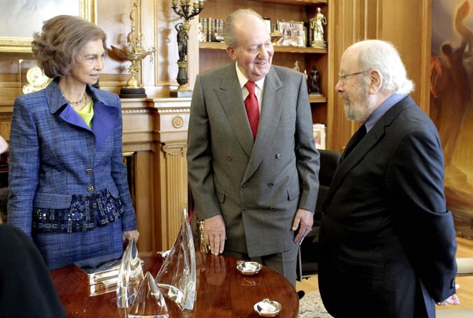 El Rey Don Juan Carlos y la Reina Sofía reciben a José Manuel Caballero Bonald