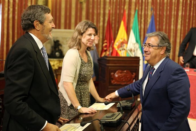 Zoido tras la entrega certificados a establecimientos sostenibles