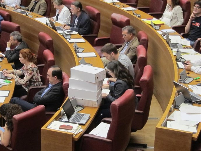 Mónica Oltra con expedientes de dependencia en el pleno