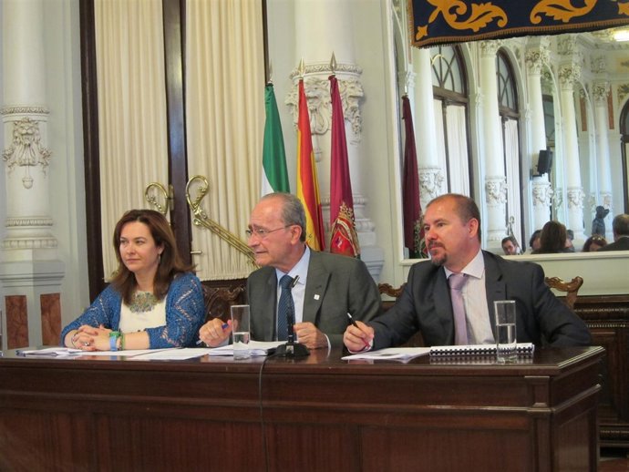 El alcalde, Francisco de la Torre, presenta el informe del impacto del Pompidou