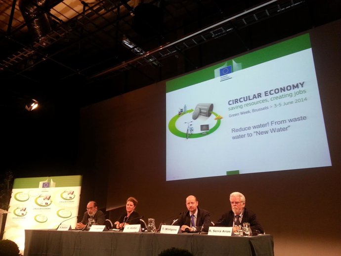 Ricardo Serra en una conferencia en Bruselas.