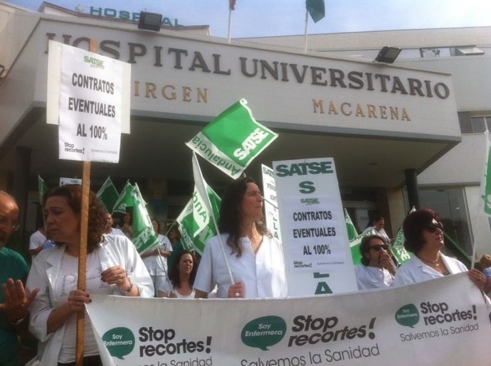 Concentración a las puertas del Hospital Macarena