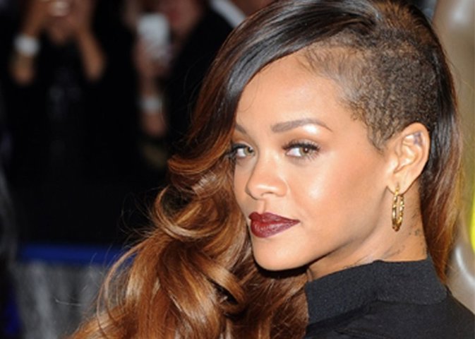 Rihanna perfume campos elíseos colapsa