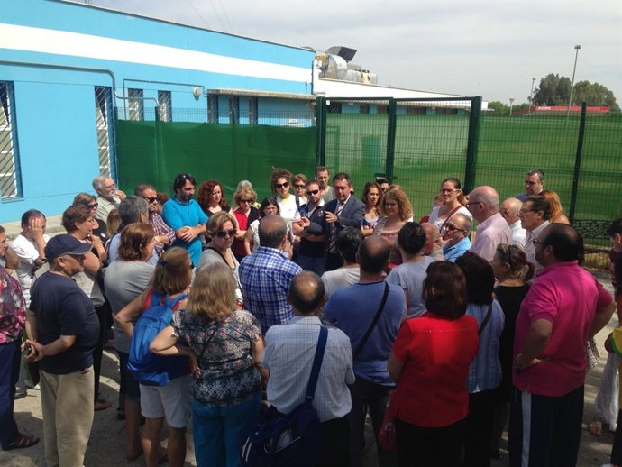 Espadas con los trabajadores y usuarios.