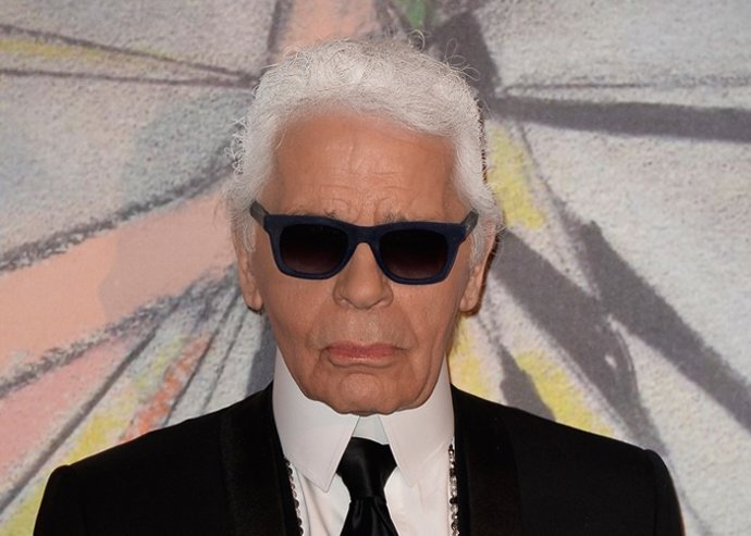 Karl Lagerfeld demandado por plagio al copiar unas zapatillas New Balance