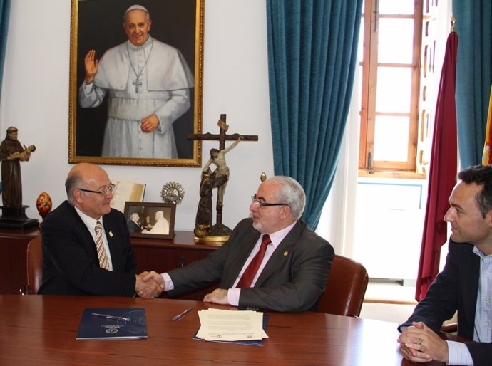 El presidente de la UCAM y el alcalde de Cieza en la firma del acuerdo