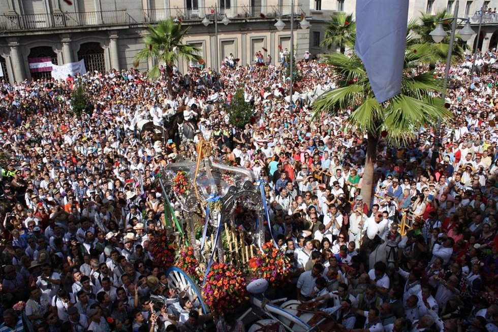 Simpecado de la Hermandad del Rocío de Huelva. 