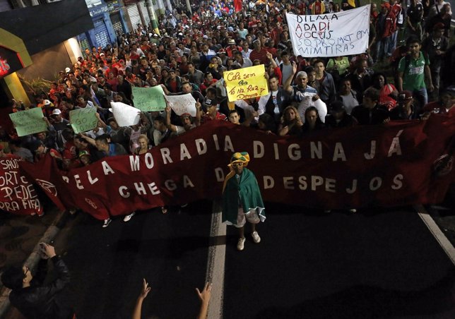 Marcha de trabajadores en brasil
