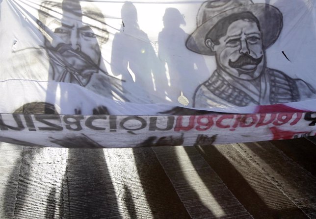 Imágenes de Pancho Villa y Emiliano Zapata en una protesta en  México