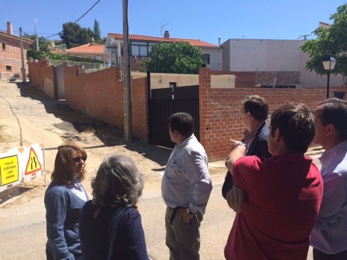 Obras en una calle de Morata de Tajuña