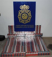 Intervienen 500 cajetillas de tabaco de contrabando en una furgoneta aparcada en una calle de Ronda