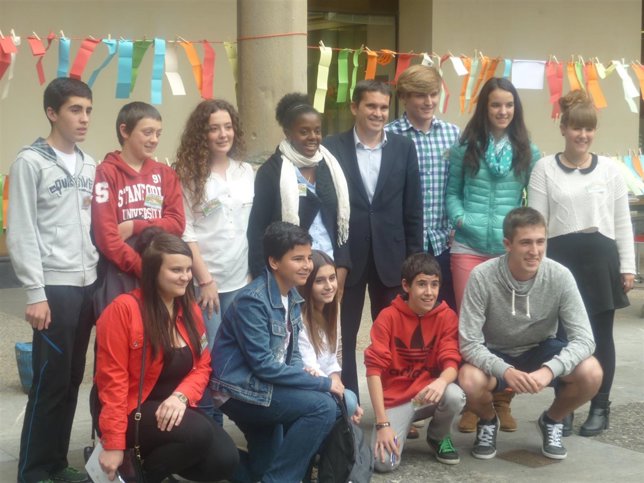 Alumnos navarros debaten sobre los retos climáticos.