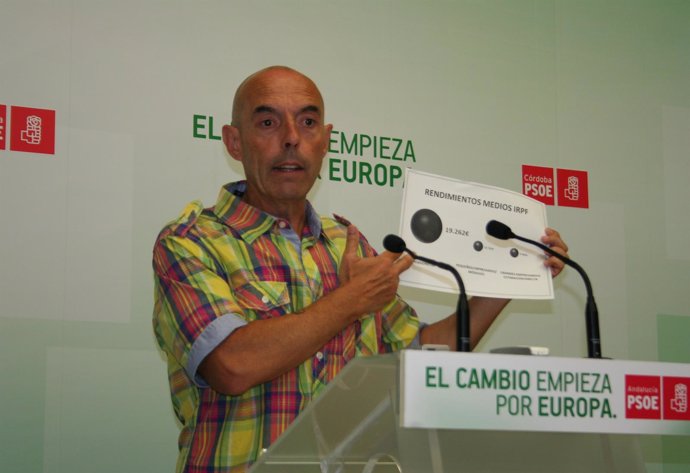El diputado socialista Antonio Hurtado en la sede del PSOE de Córdoba