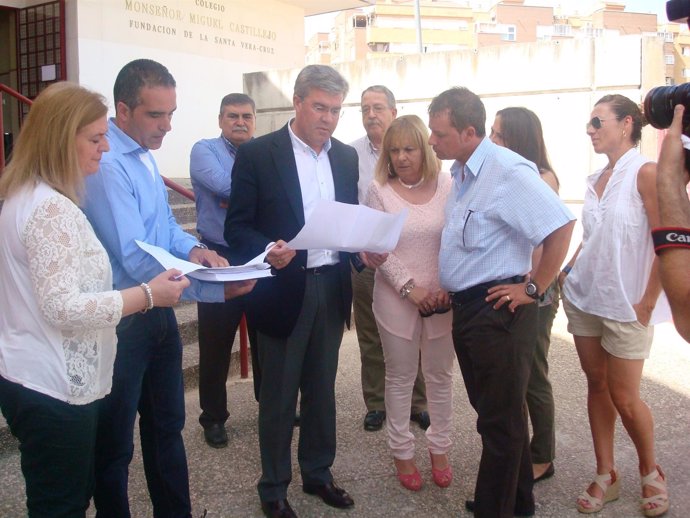 El alcalde de Jaén visita el colegio Veracruz