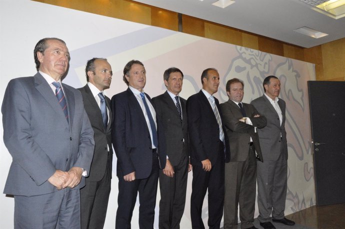 Imagen de siete de los nuevos propietarios del Real Zaragoza S.A.D.
