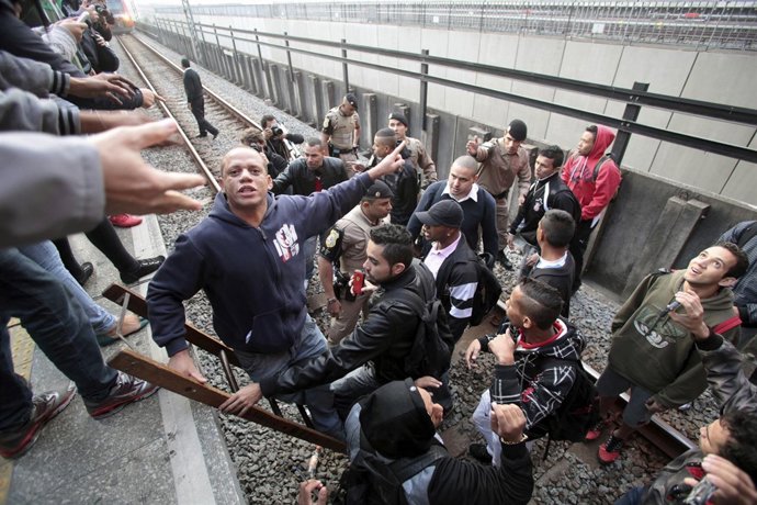 Trabajadores del metro de Sao Paulo en huelga