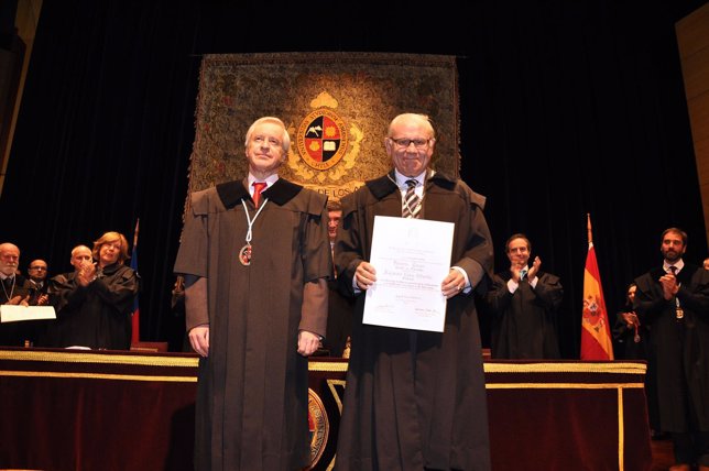 Alejandro Llano, doctor honoris causa de la Universidad de los Andes