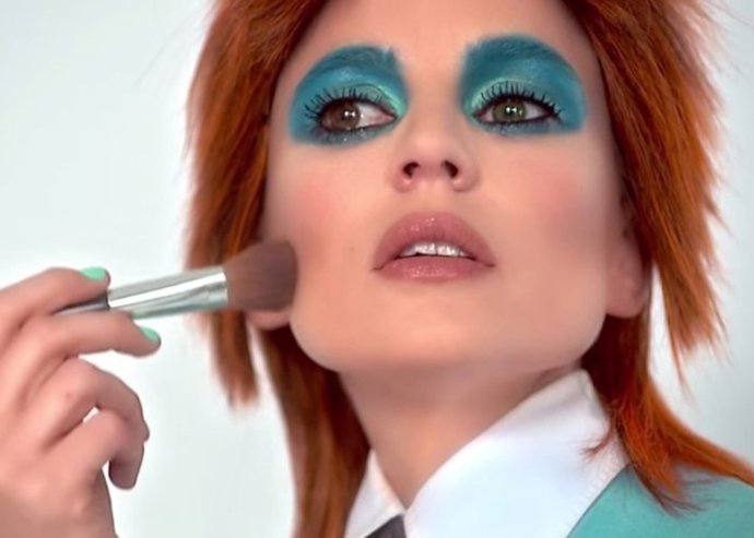 Elena Anaya se transforma en David Bowie