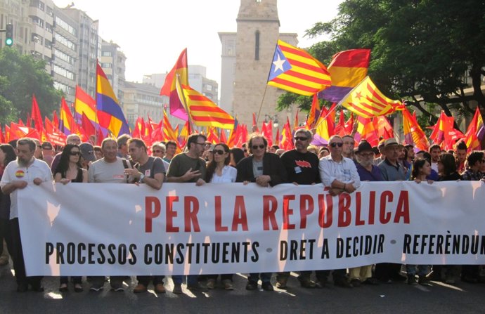 Cabecera de la manifestación por la República en Valencia