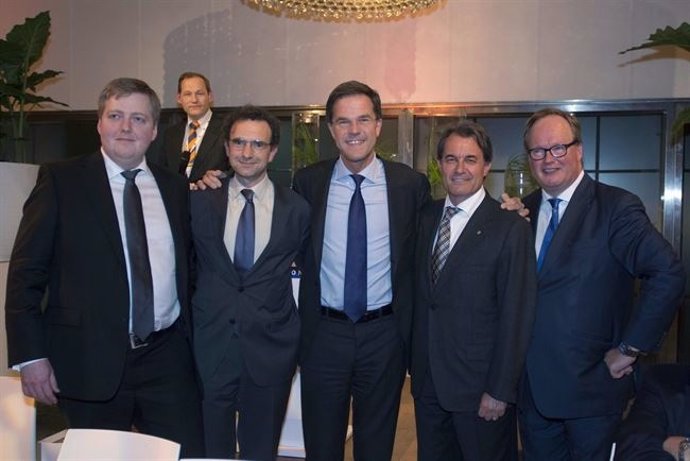 Artur Mas con Marc Guerrero y otros miembros de lo liberales europeos