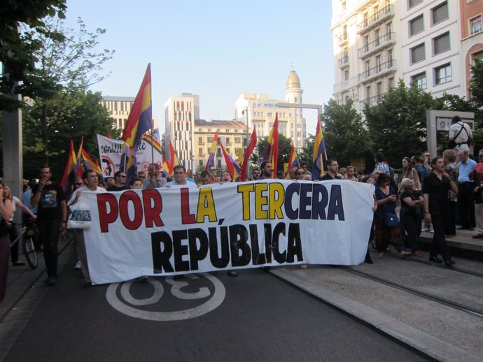 Manifestación por la convocatoria del referéndum Monarquía-República.